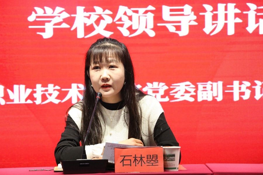 1711098702187852.jpg 信息機電學院“數(shù)據(jù)庫運維支持現(xiàn)場工程師班”開班儀式順利舉行照片(9).jpg