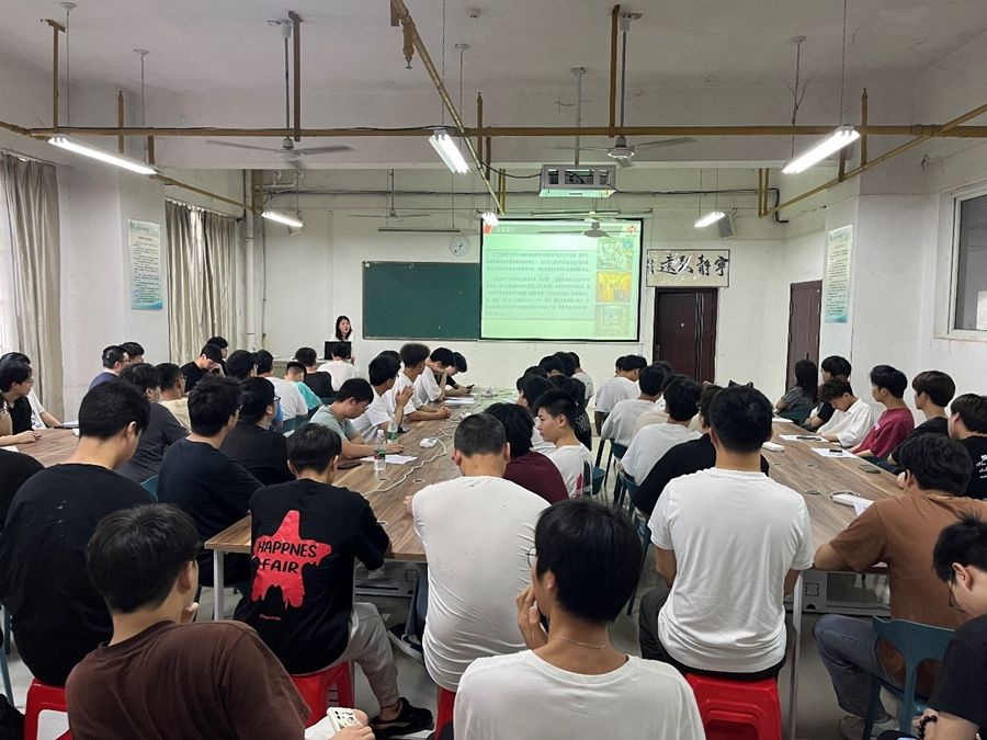 1716520626884765.jpg 信息機(jī)電學(xué)院舉行林業(yè)智造專業(yè)群專場(chǎng)招聘宣講會(huì)照片(1).jpg