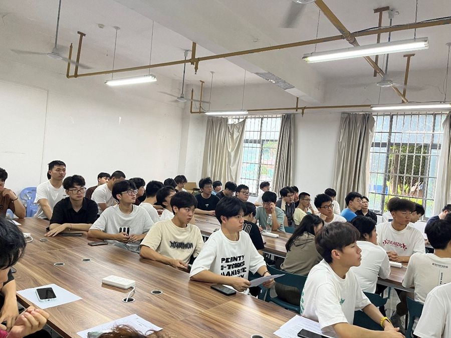 1716520644258935.jpg 信息機(jī)電學(xué)院舉行林業(yè)智造專業(yè)群專場(chǎng)招聘宣講會(huì)照片(2).jpg