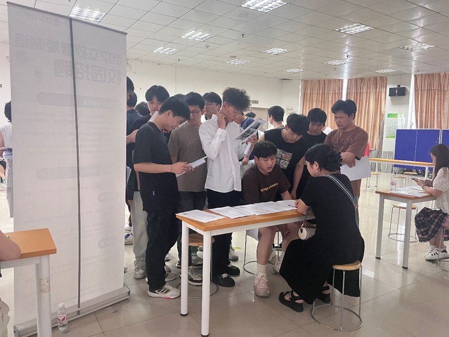 1716536431234779.jpg 信息機(jī)電學(xué)院舉行咚咚智能制造英才班專場招聘會照片(4).jpg
