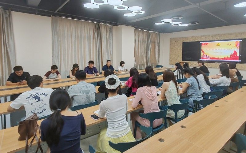 藝術(shù)設(shè)計(jì)學(xué)院黨總支學(xué)生支部開展主題黨日活動(dòng)照片（1）.jpg